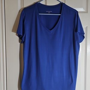 New Amazon Essentials XL Bright Blue V- Neck Tee Comfy Stretchy